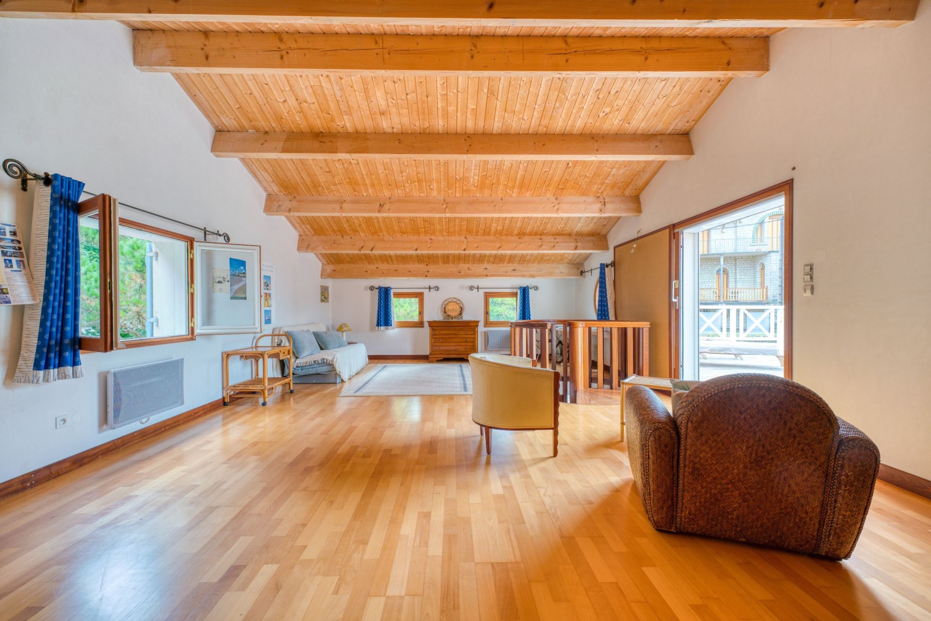 house 9 Rooms for sale on ST PALAIS SUR MER (17420)