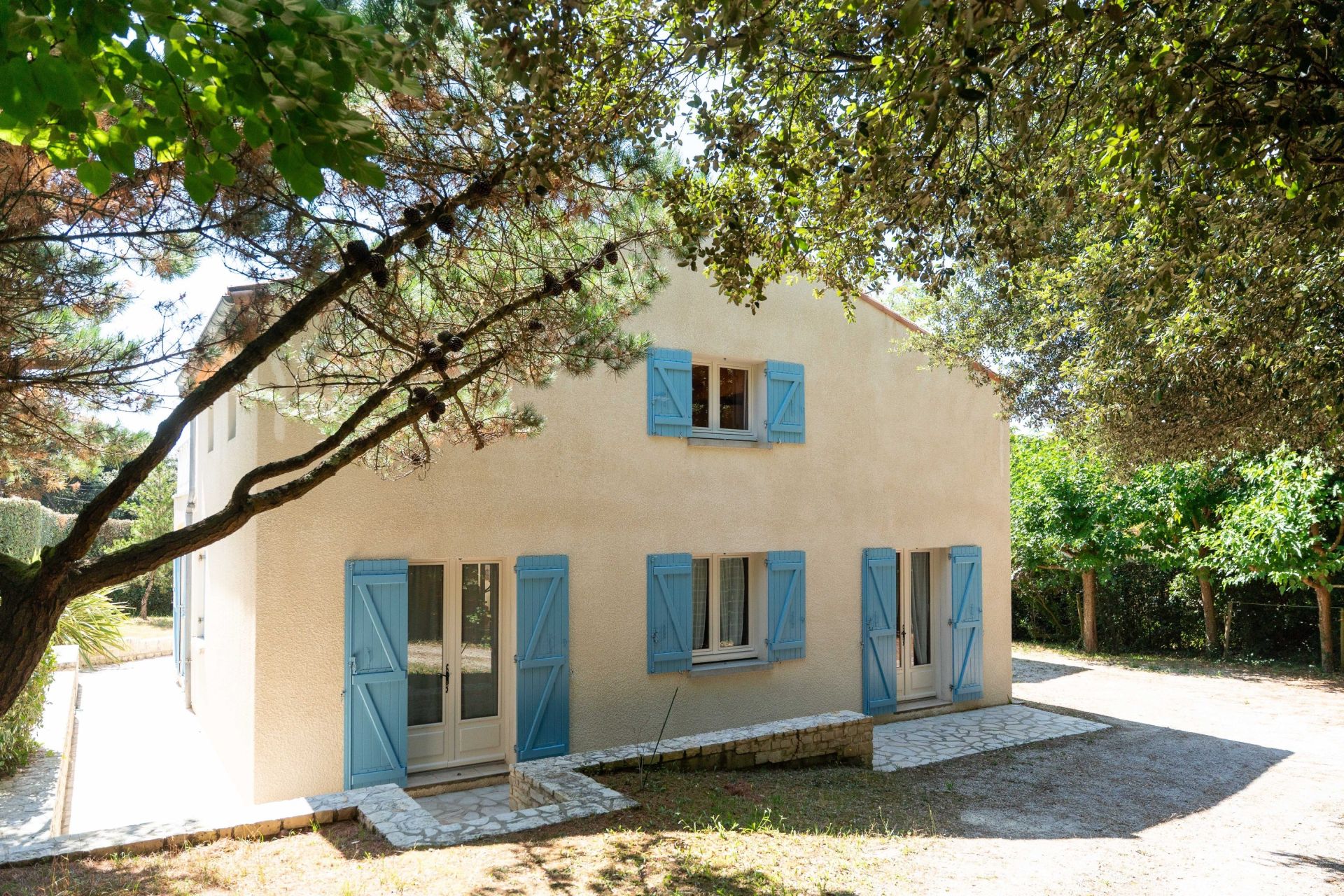 house 9 Rooms for sale on ST PALAIS SUR MER (17420)