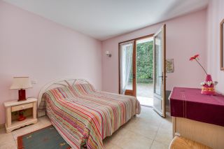 house 9 Rooms for sale on ST PALAIS SUR MER (17420)