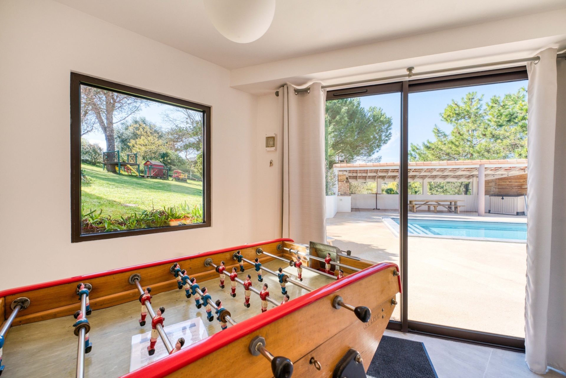 house 10 Rooms for sale on ST PALAIS SUR MER (17420)