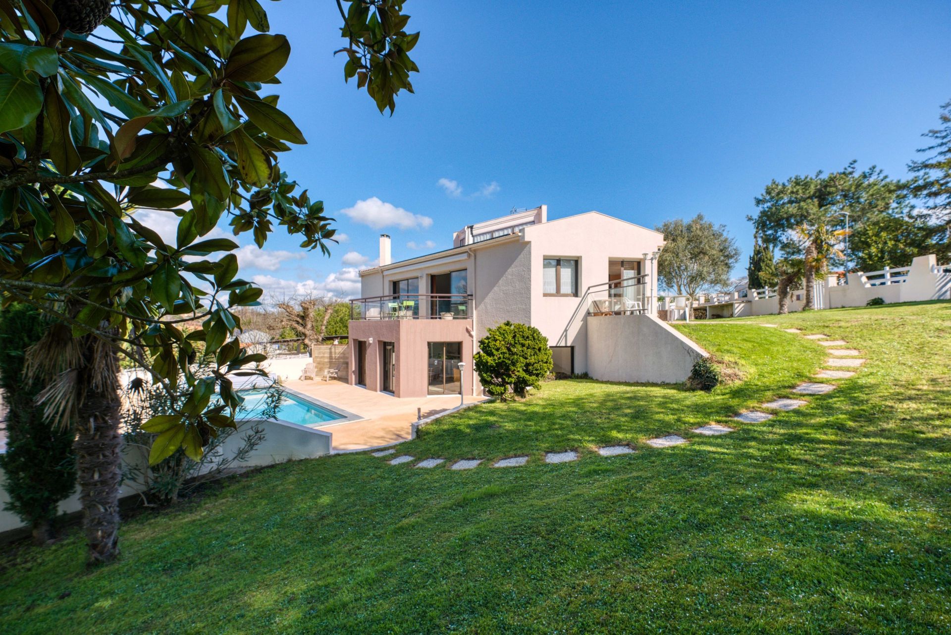 house 10 Rooms for sale on ST PALAIS SUR MER (17420)