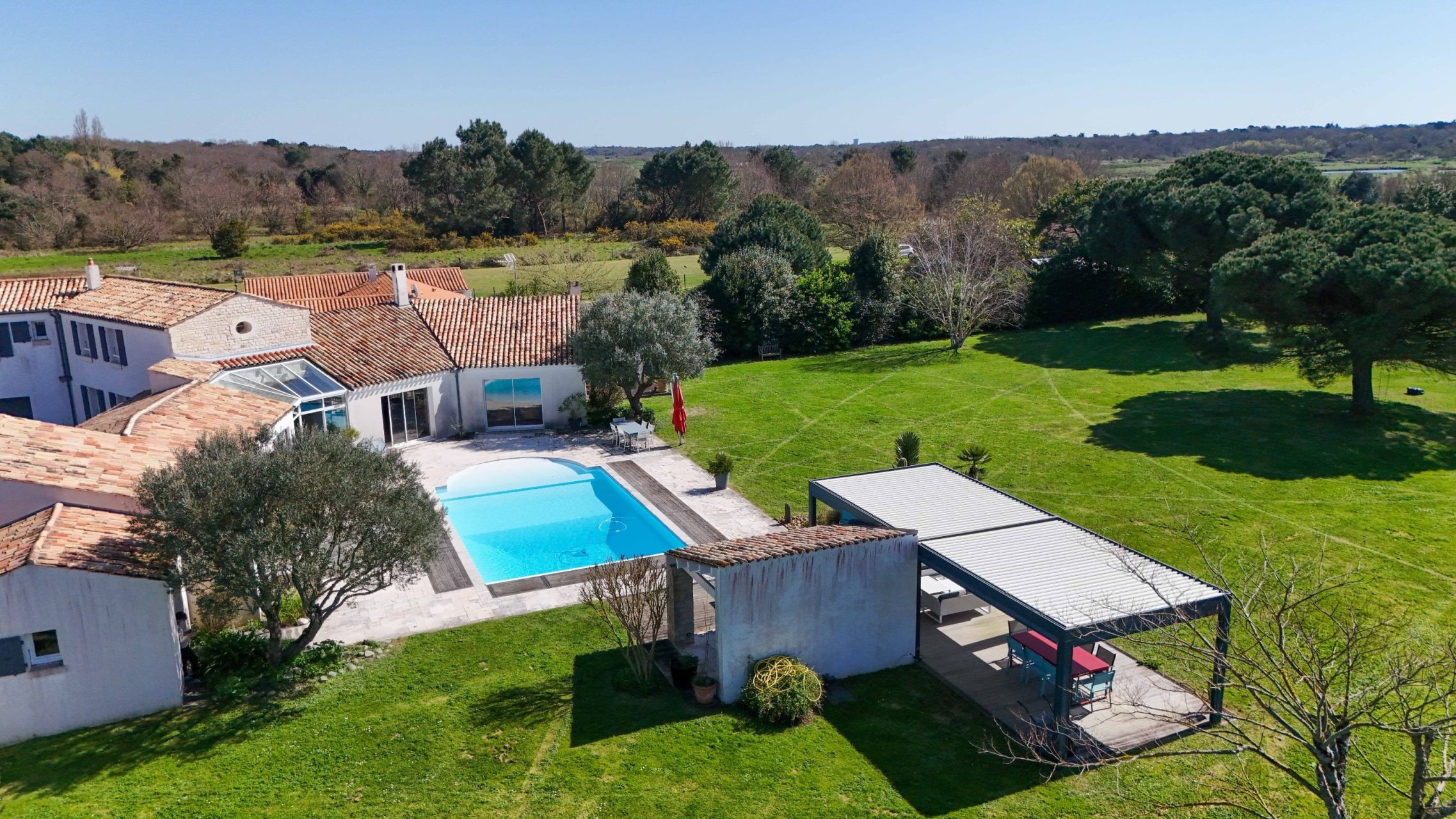 house 10 Rooms for sale on DOLUS D OLERON (17550)