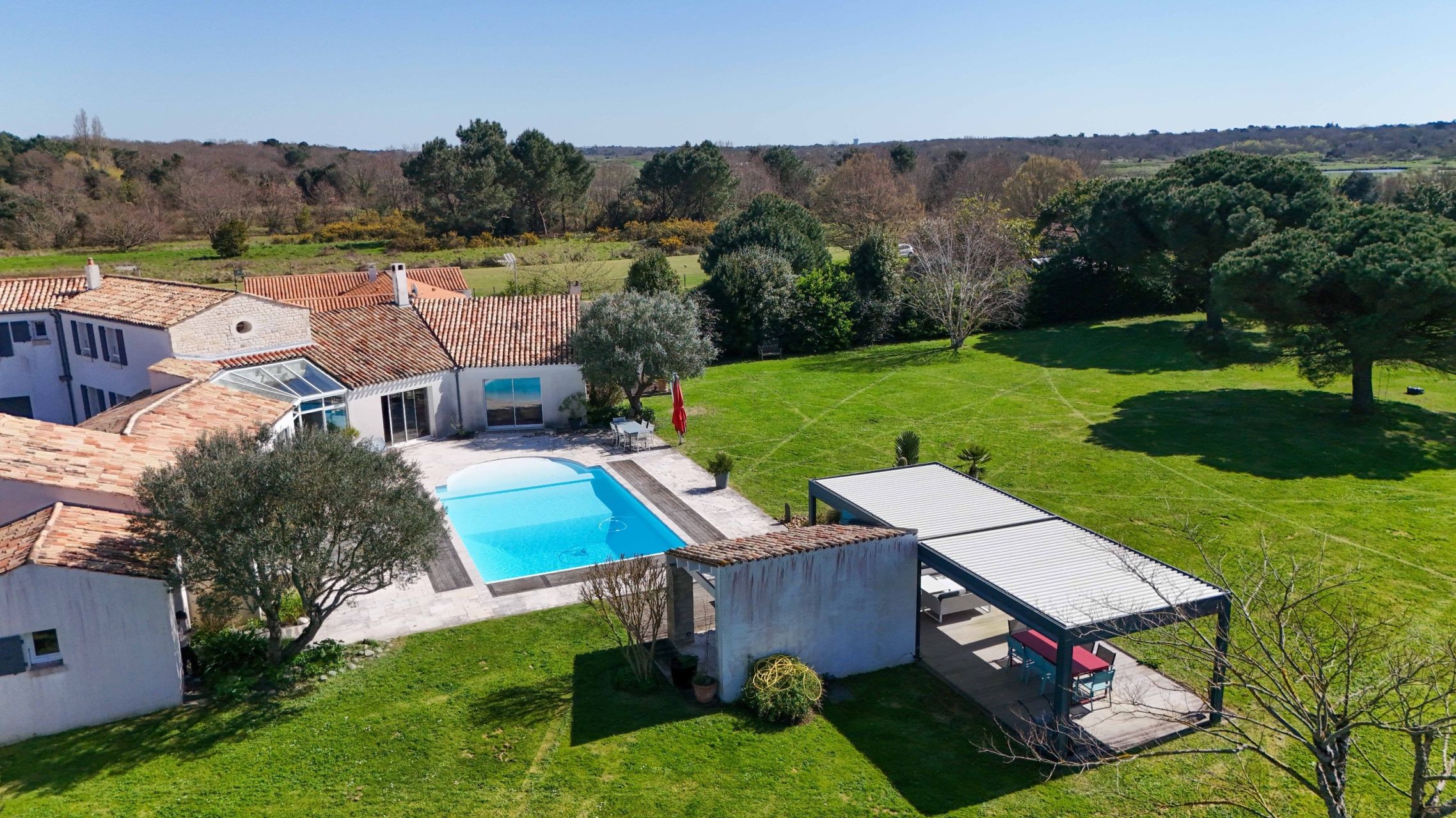 house 10 Rooms for sale on DOLUS D OLERON (17550)