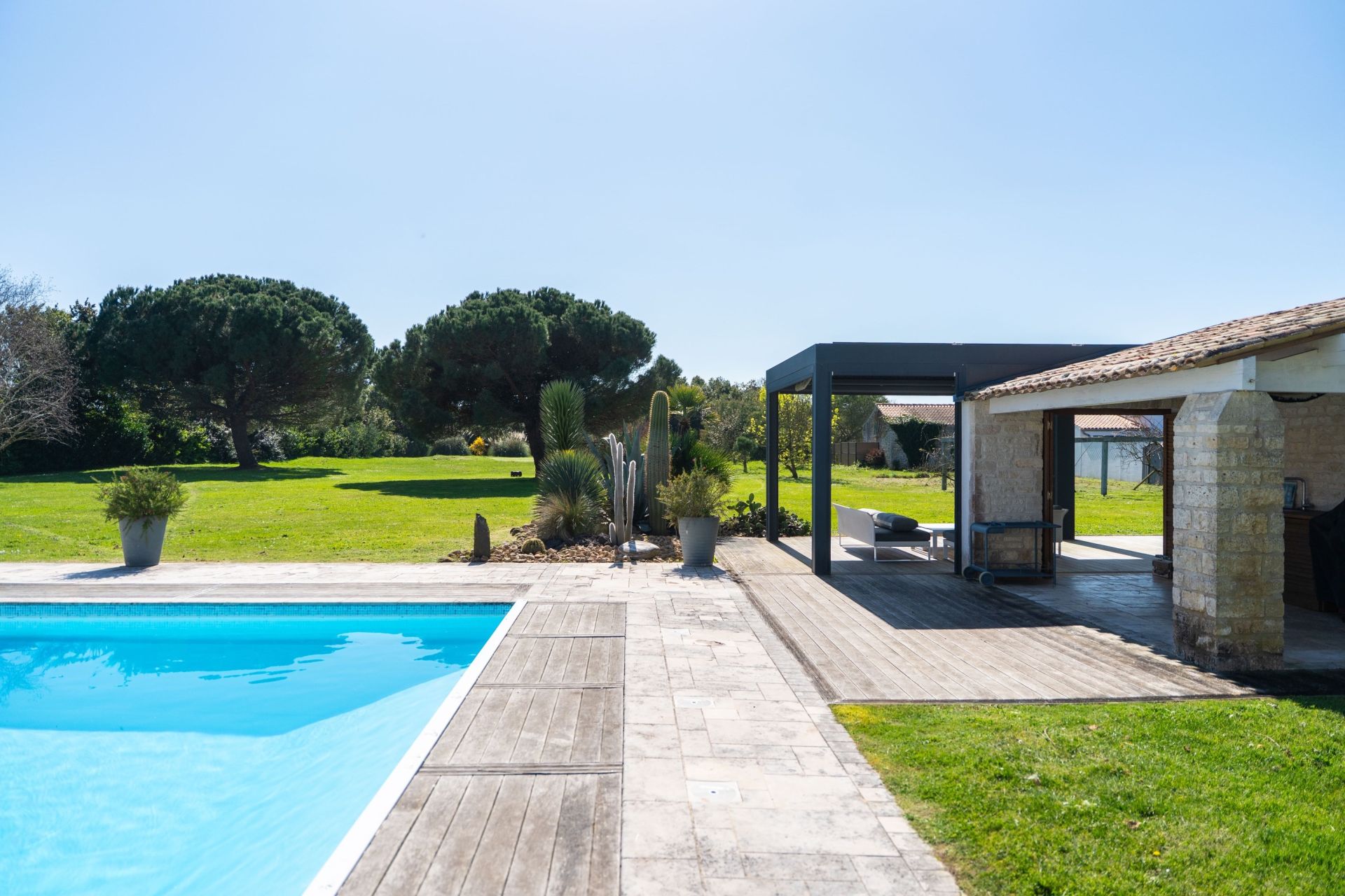 house 10 Rooms for sale on DOLUS D OLERON (17550)