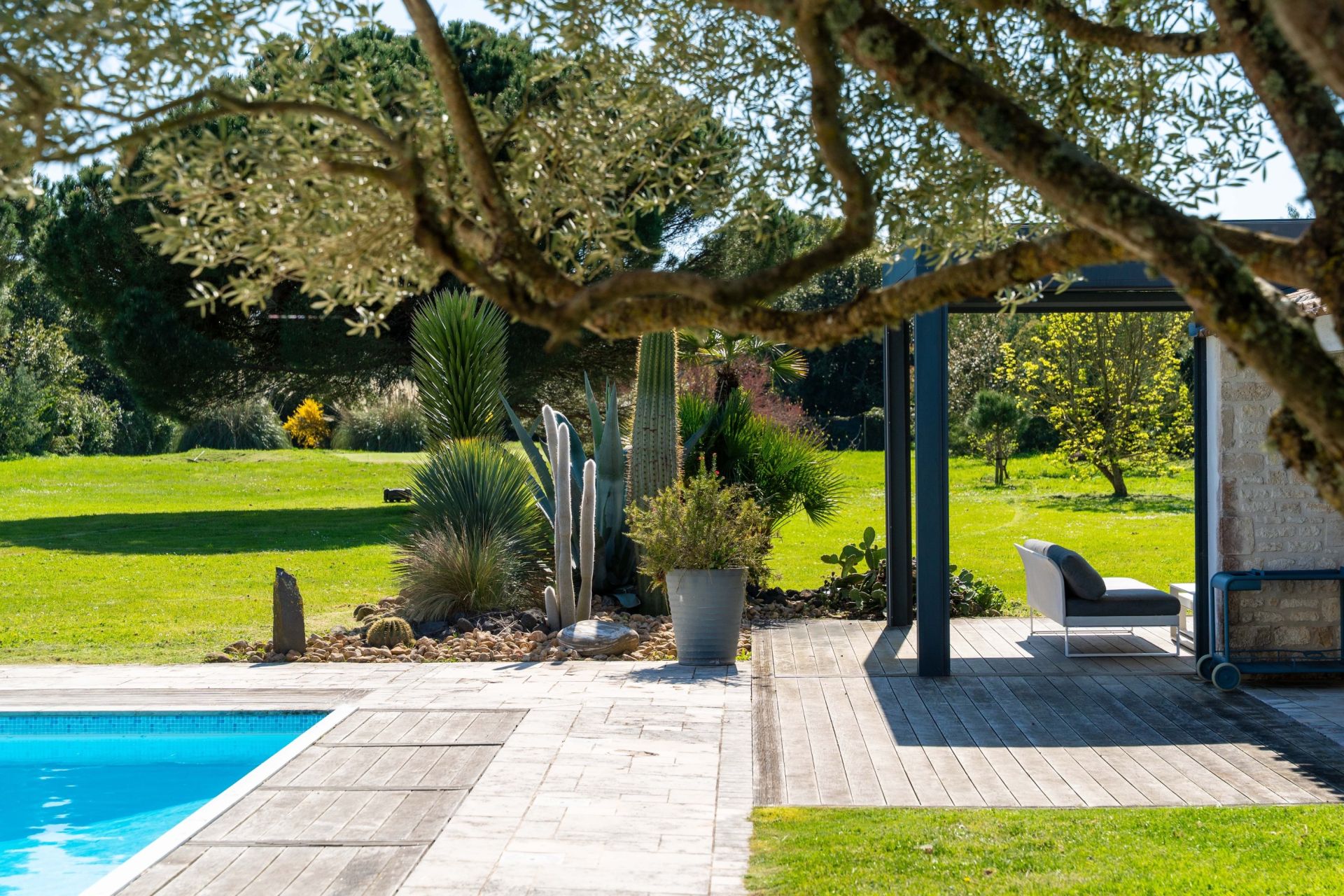 house 10 Rooms for sale on DOLUS D OLERON (17550)