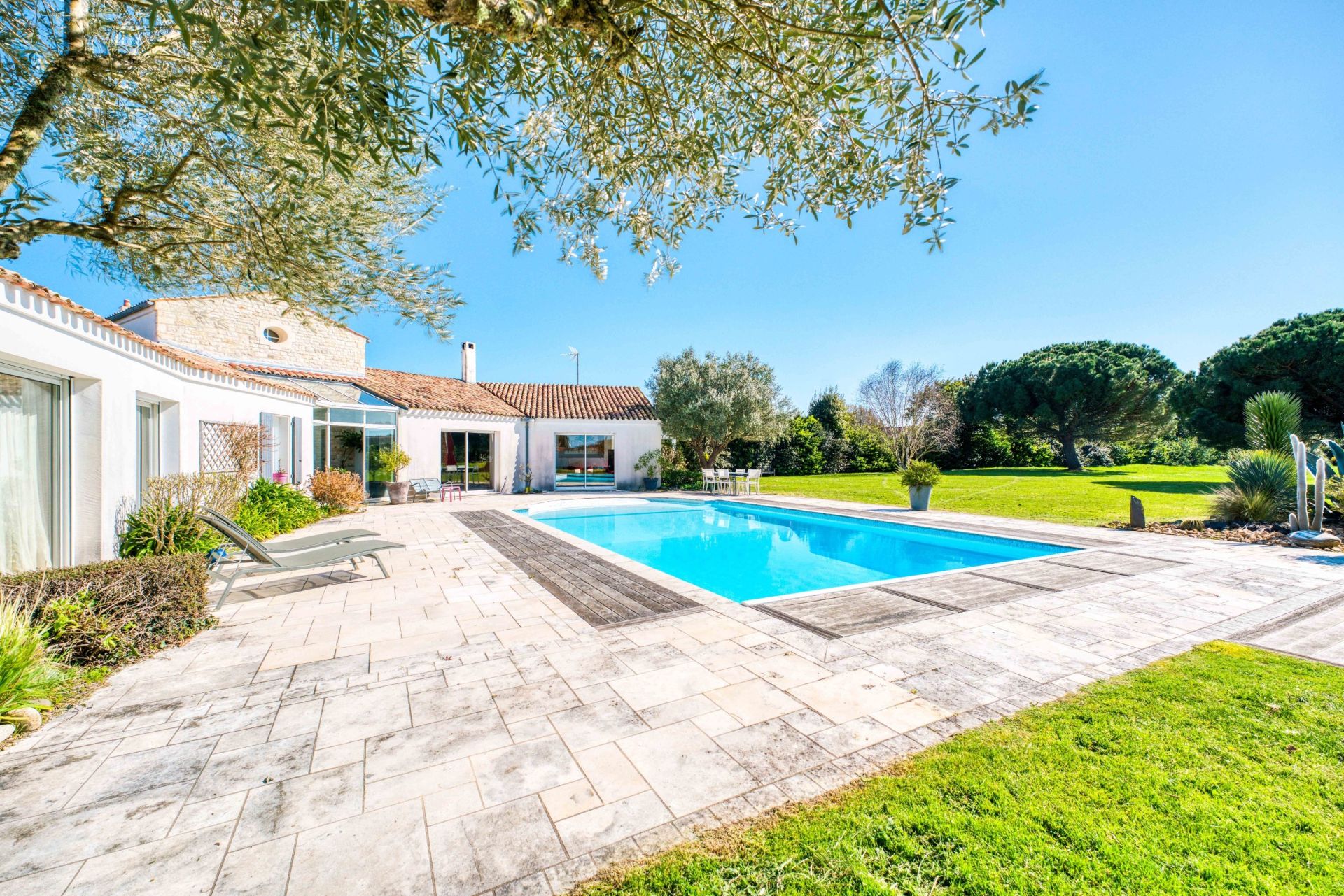 house 10 Rooms for sale on DOLUS D OLERON (17550)