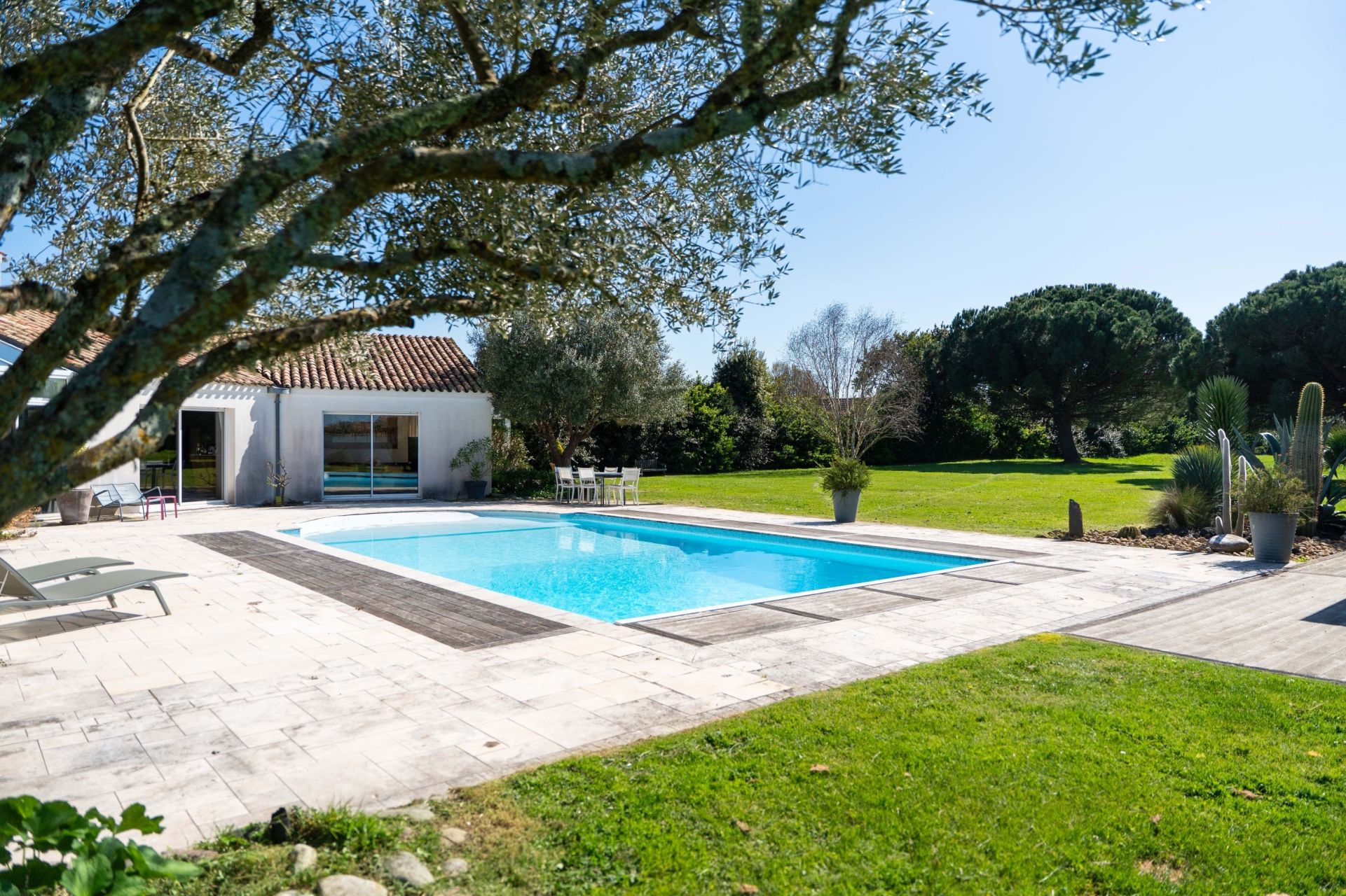 house 10 Rooms for sale on DOLUS D OLERON (17550)