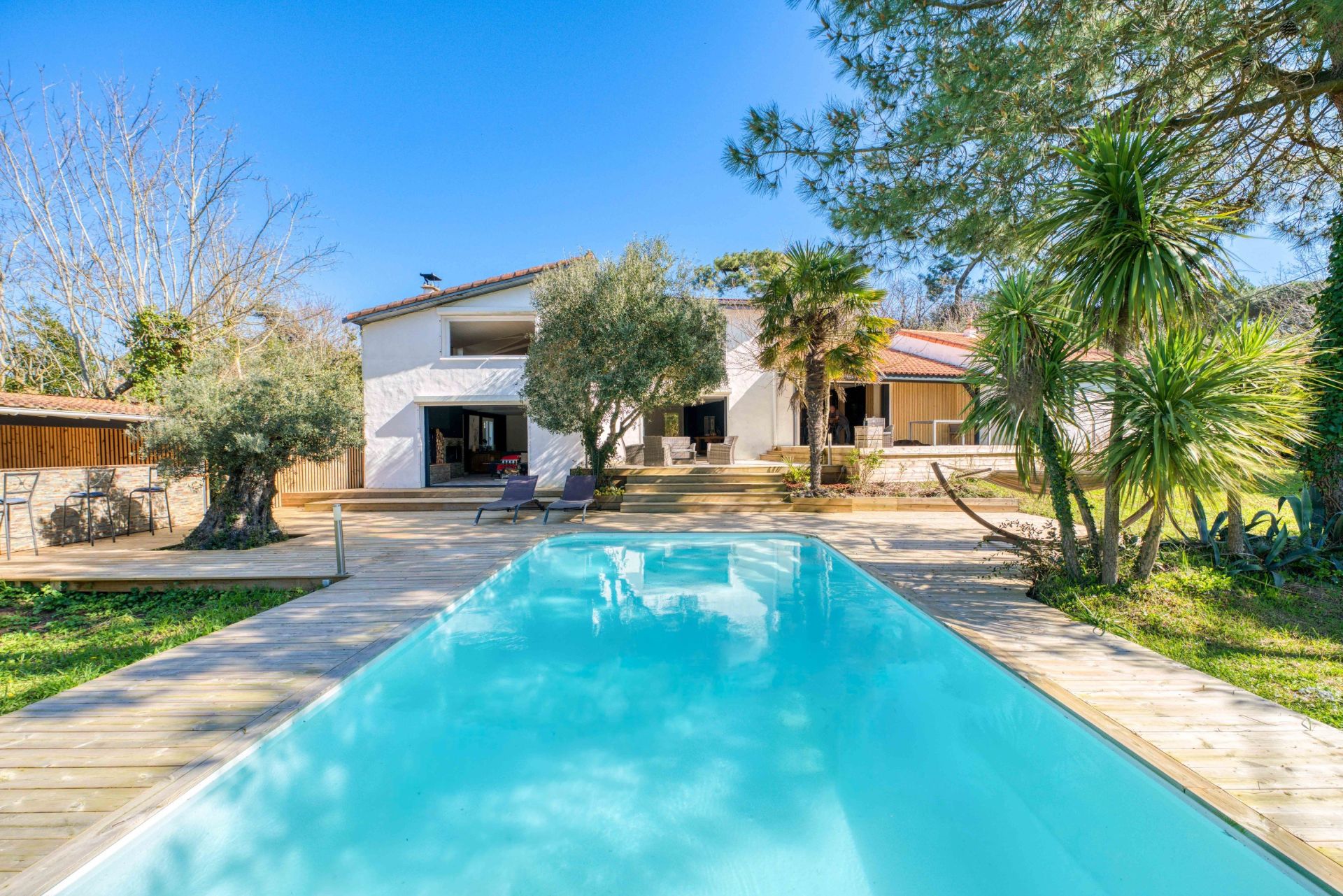 house 7 Rooms for sale on ST PALAIS SUR MER (17420)