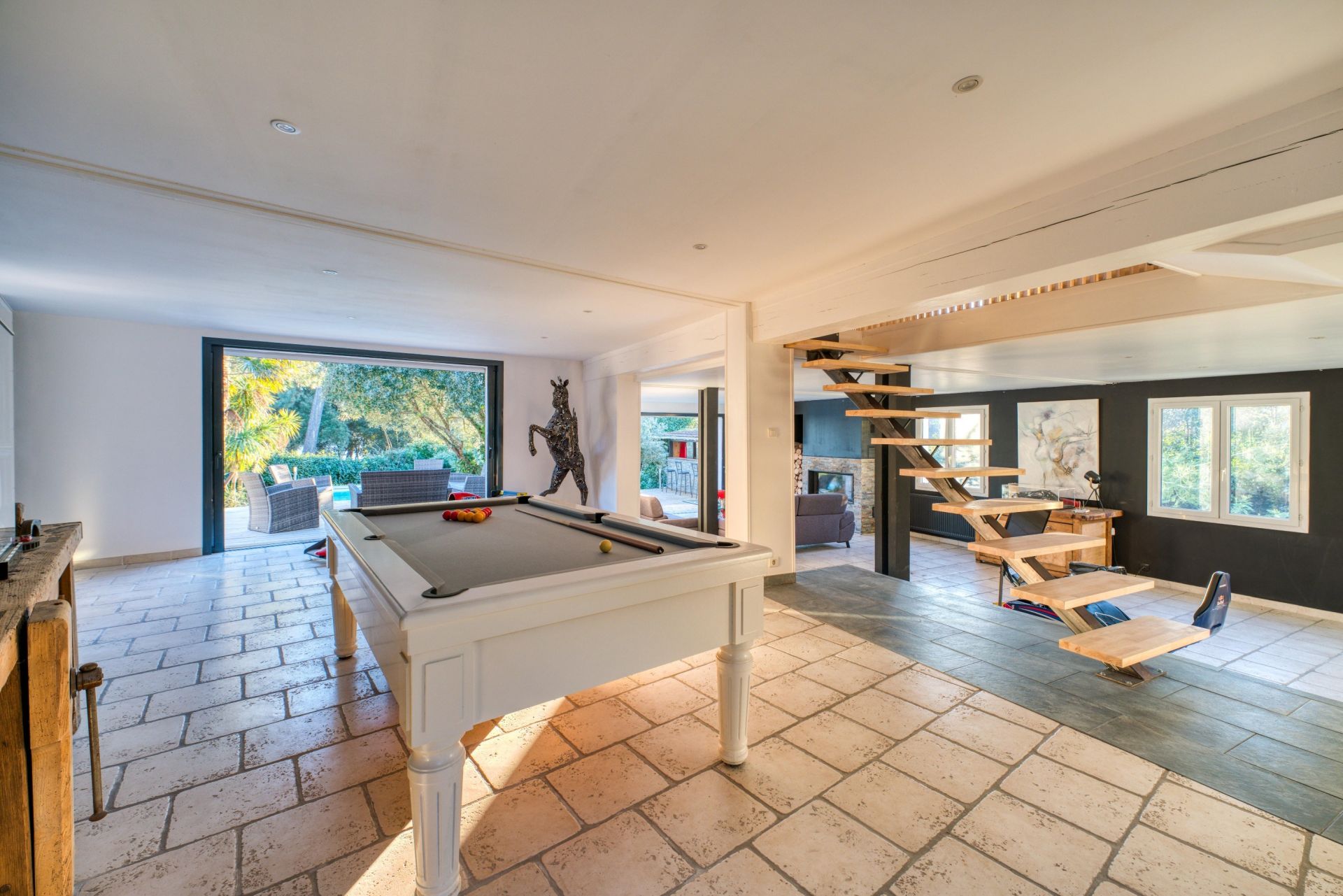 house 7 Rooms for sale on ST PALAIS SUR MER (17420)