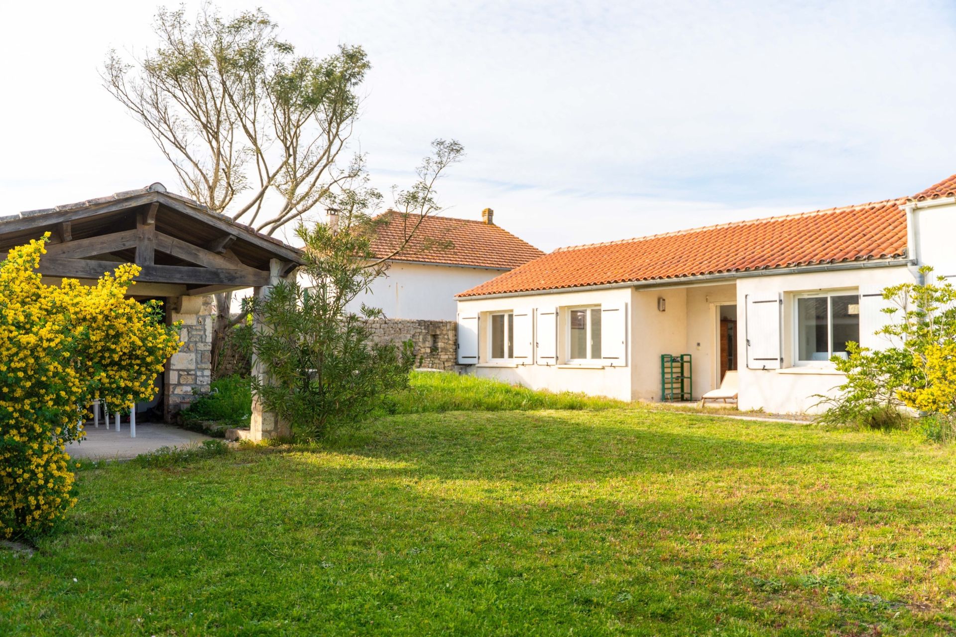 house 14 Rooms for sale on DOMINO (17190)