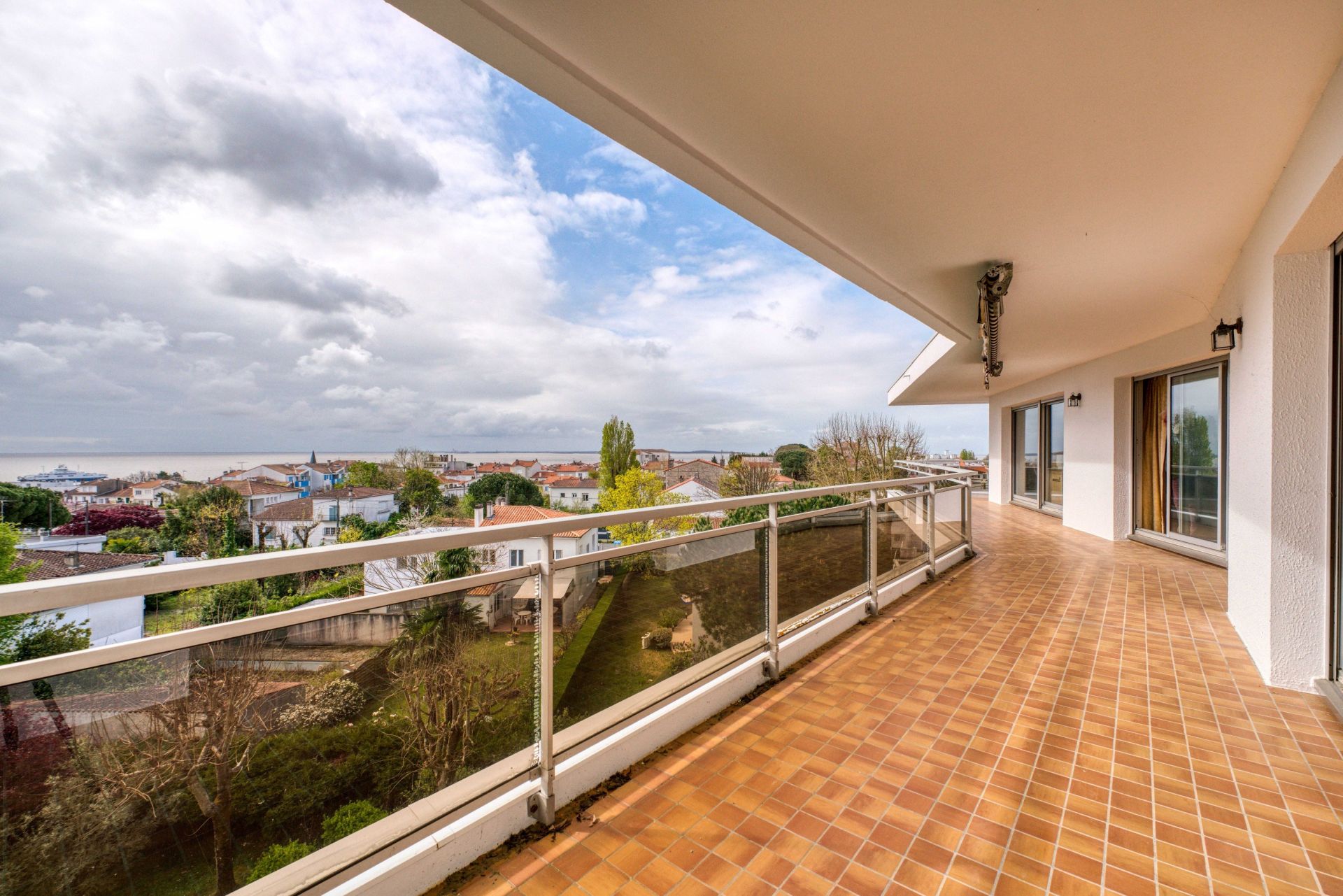 apartment 6 Rooms for sale on ROYAN (17200)