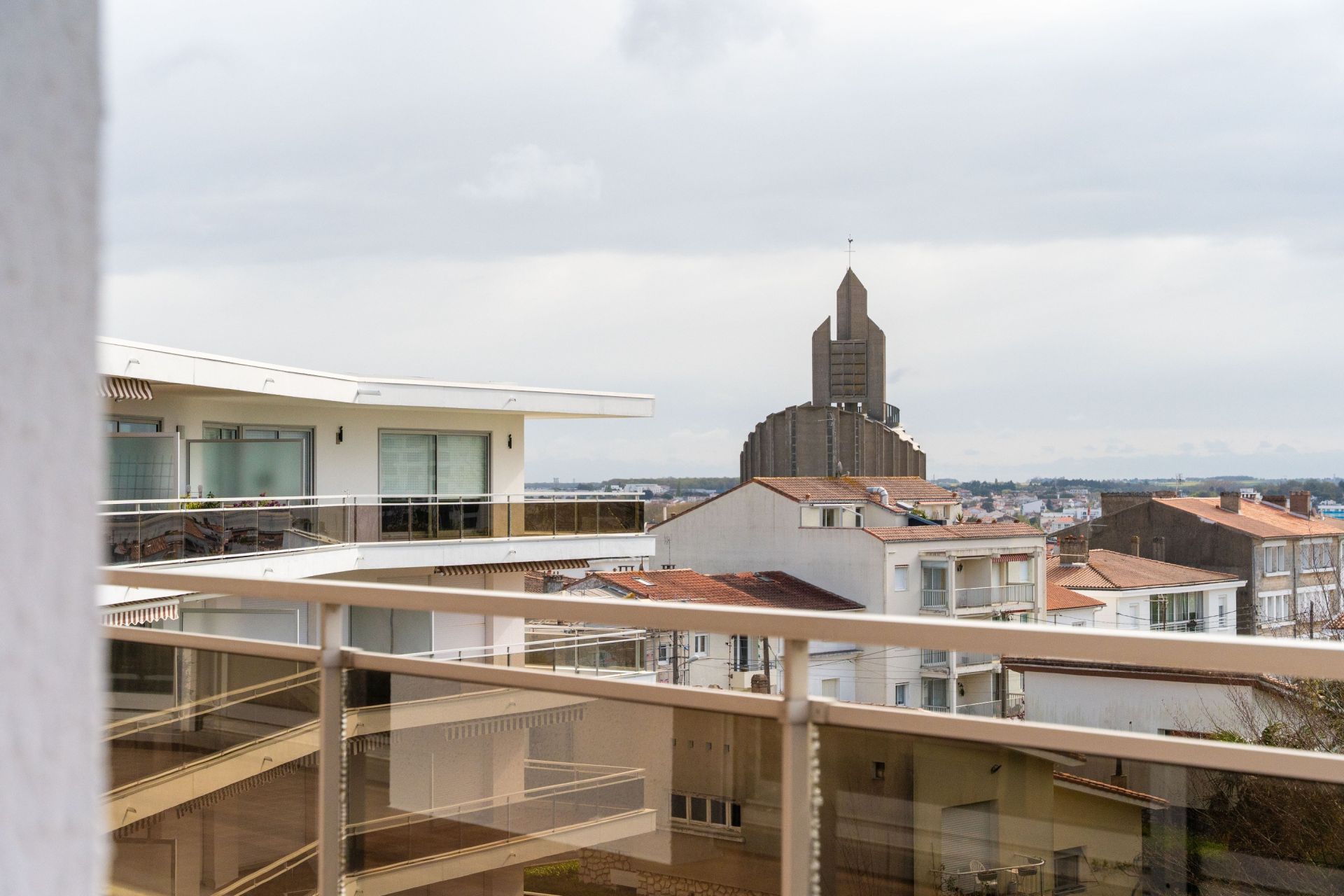 apartment 6 Rooms for sale on ROYAN (17200)