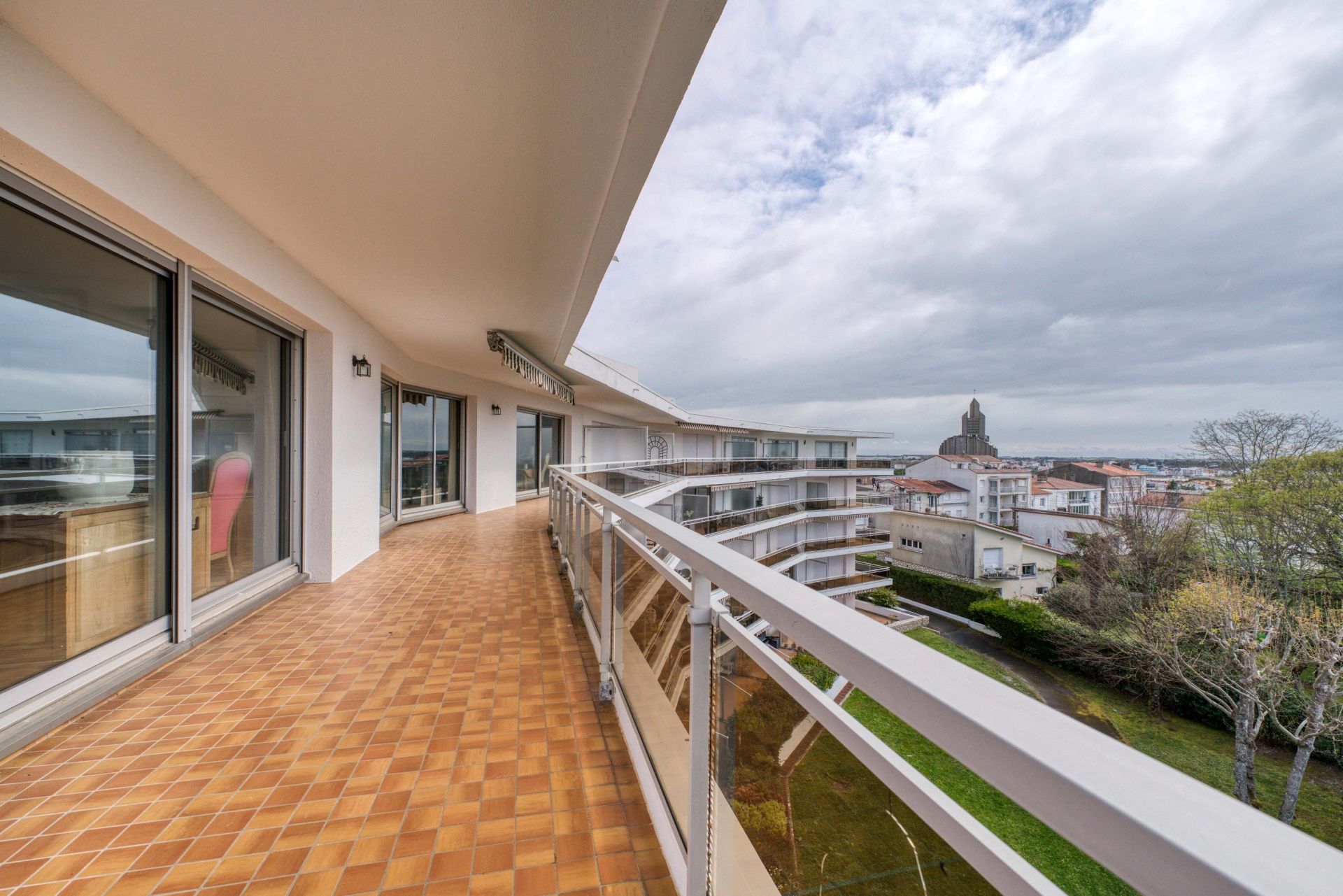 apartment 6 Rooms for sale on ROYAN (17200)