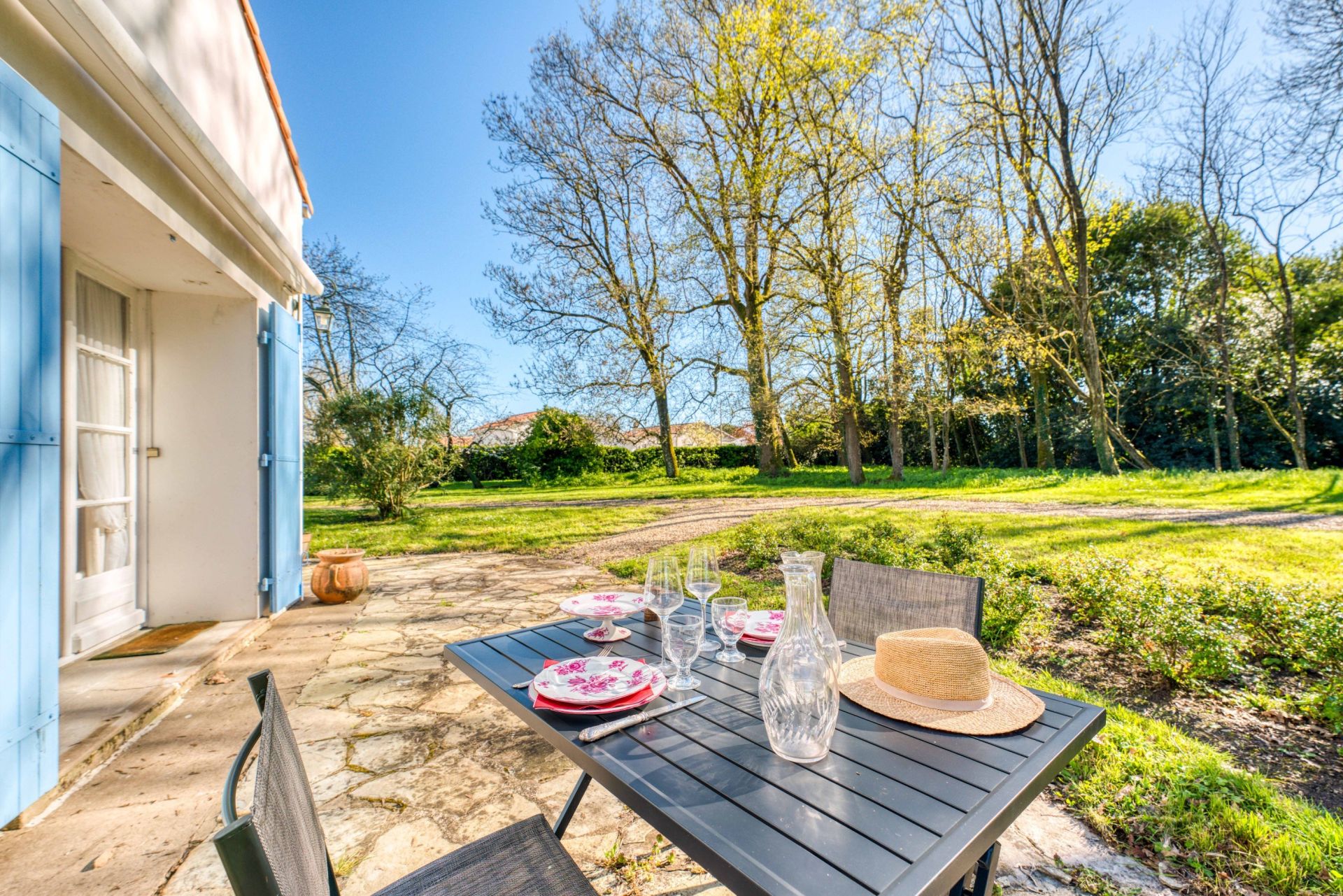 house 11 Rooms for sale on BREUILLET (17920)