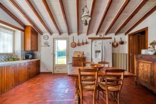 house 11 Rooms for sale on BREUILLET (17920)