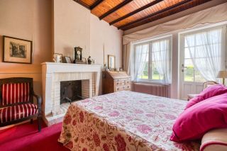 house 11 Rooms for sale on BREUILLET (17920)