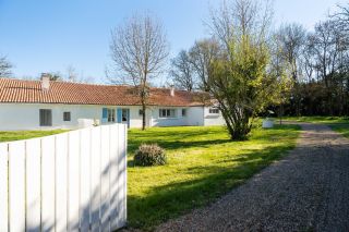 house 11 Rooms for sale on BREUILLET (17920)