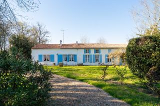 house 11 Rooms for sale on BREUILLET (17920)