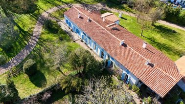 house 11 Rooms for sale on BREUILLET (17920)