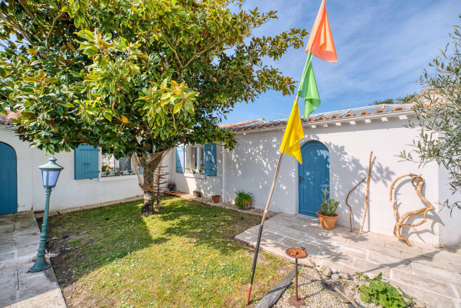 house 10 Rooms for sale on LE CHATEAU D OLERON (17480)