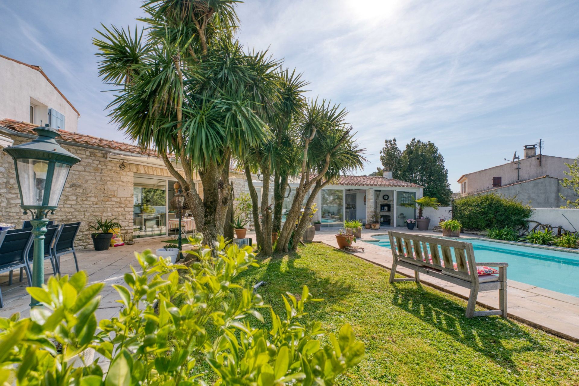 house 10 Rooms for sale on LE CHATEAU D OLERON (17480)