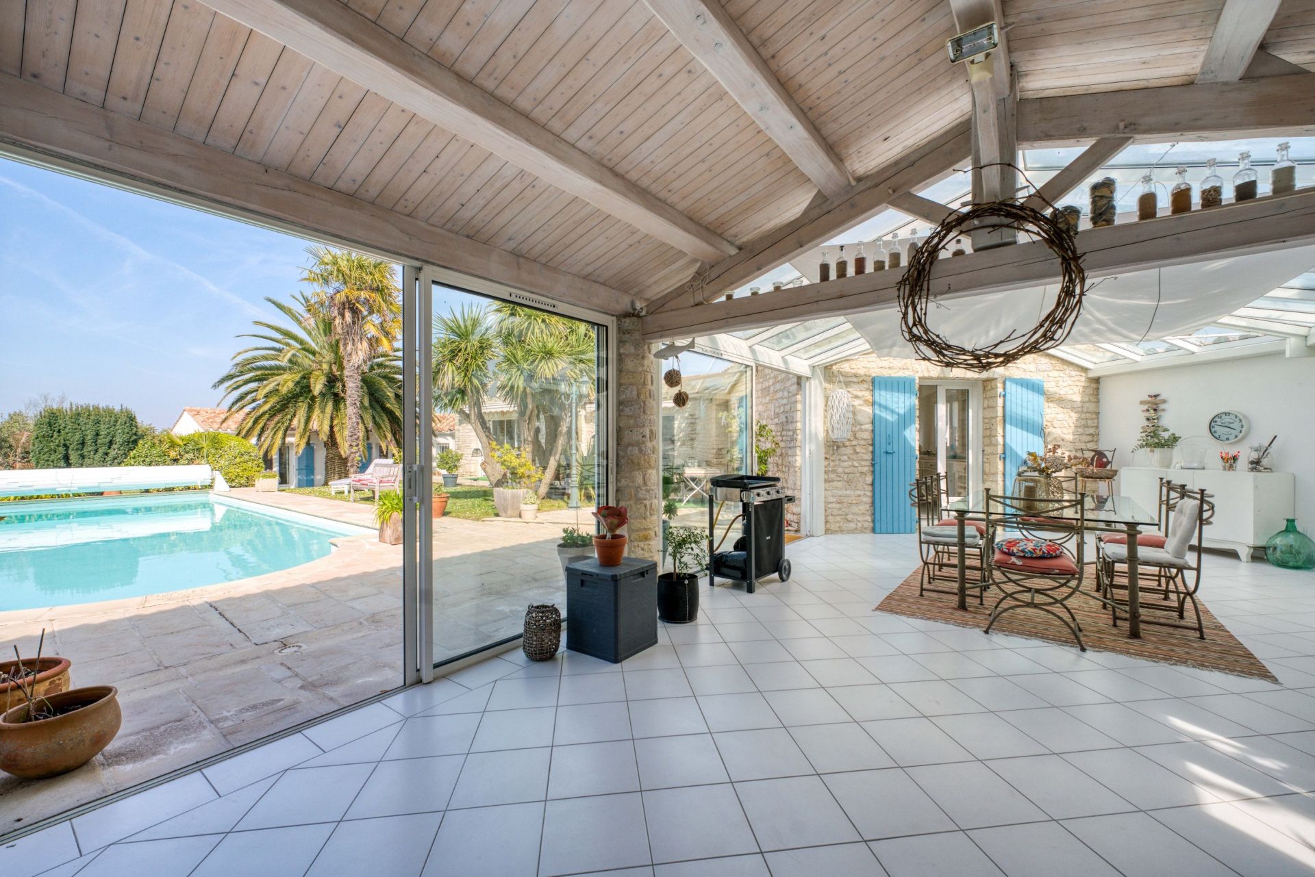 house 10 Rooms for sale on LE CHATEAU D OLERON (17480)