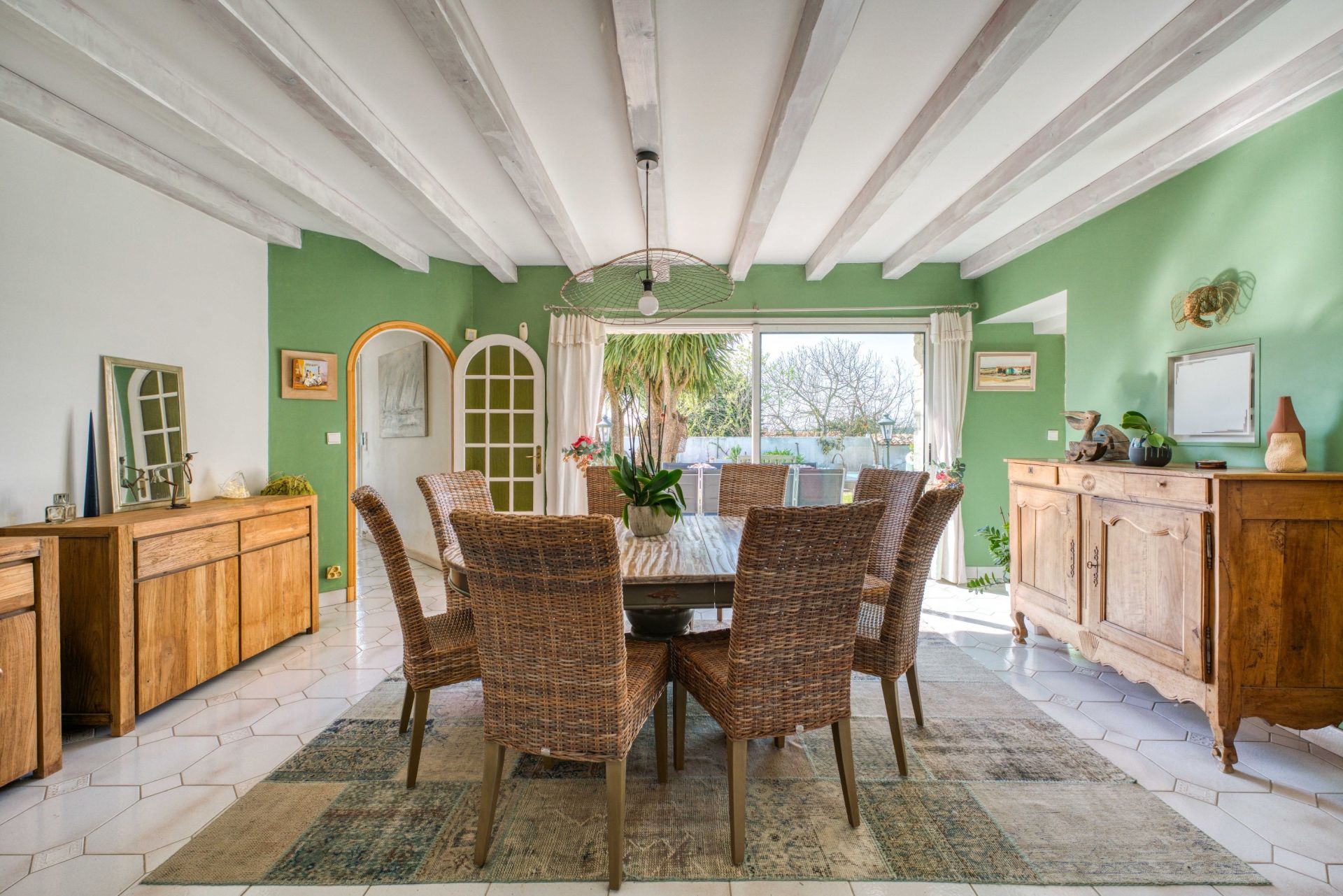 house 10 Rooms for sale on LE CHATEAU D OLERON (17480)