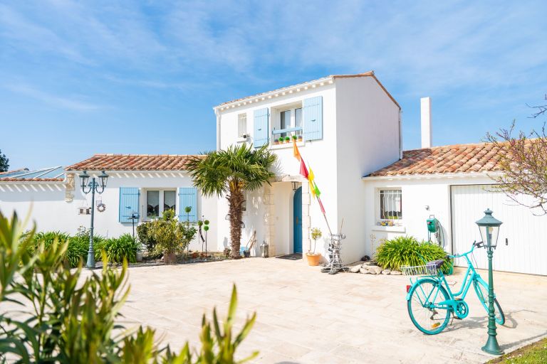 house 10 Rooms for sale on LE CHATEAU D OLERON (17480)
