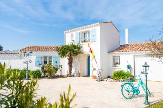 house 10 Rooms for sale on LE CHATEAU D OLERON (17480)