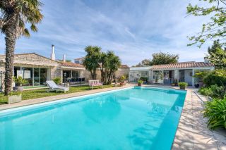 house 10 Rooms for sale on LE CHATEAU D OLERON (17480)