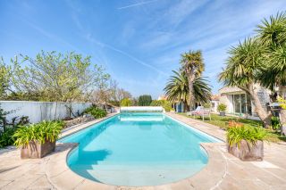 house 10 Rooms for sale on LE CHATEAU D OLERON (17480)