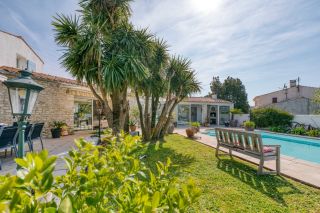 house 10 Rooms for sale on LE CHATEAU D OLERON (17480)