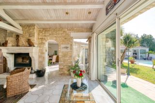 house 10 Rooms for sale on LE CHATEAU D OLERON (17480)