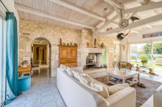 house 10 Rooms for sale on LE CHATEAU D OLERON (17480)