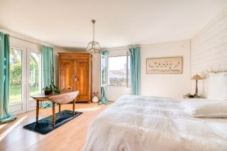 house 10 Rooms for sale on LE CHATEAU D OLERON (17480)