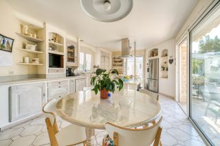 house 10 Rooms for sale on LE CHATEAU D OLERON (17480)