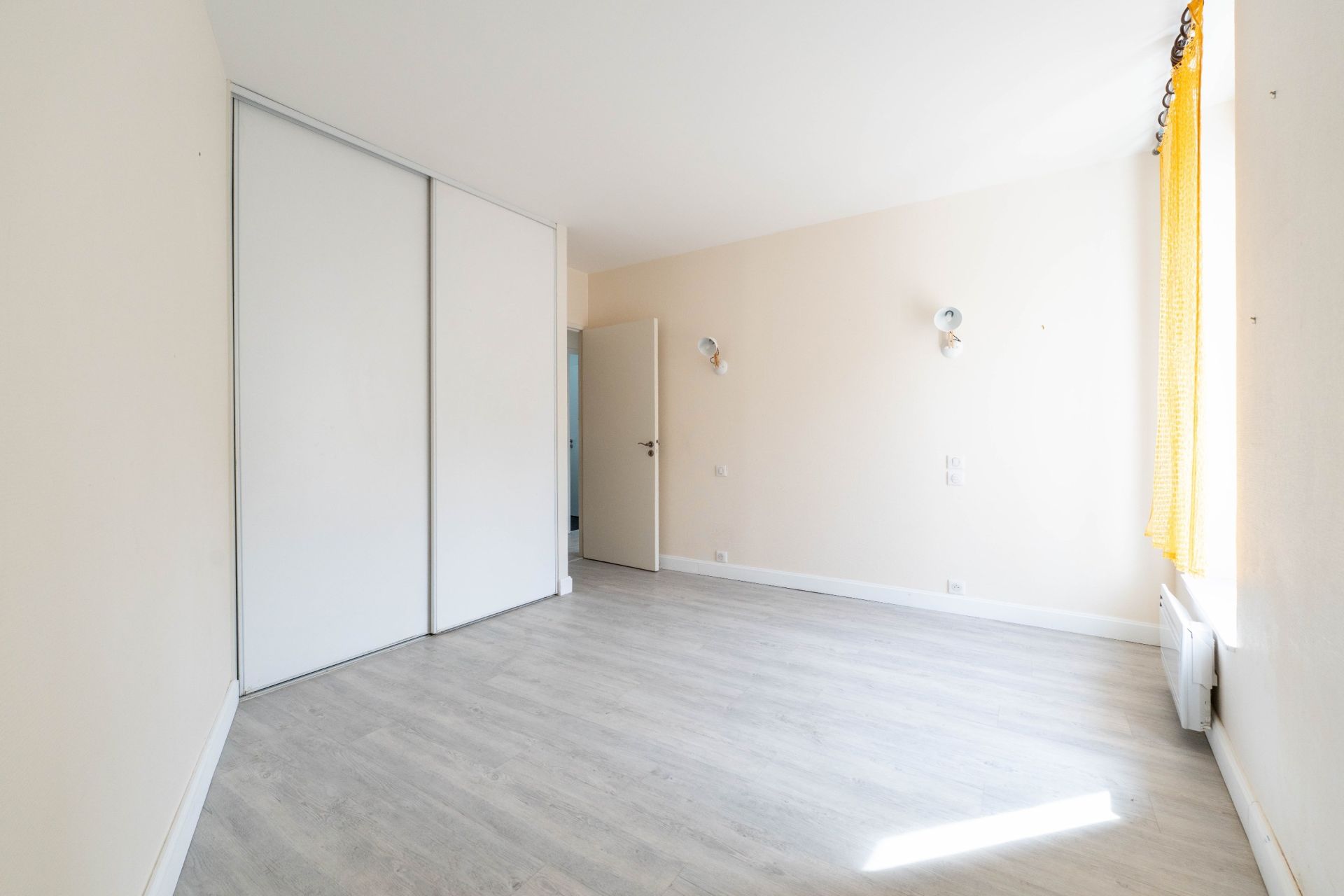 apartment 4 Rooms for sale on SAINTES (17100)