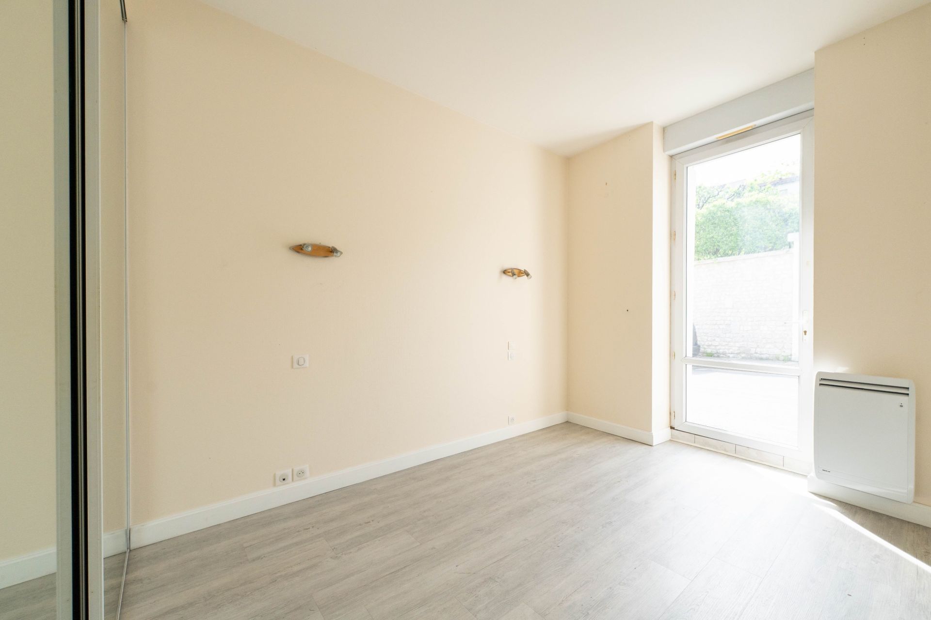 apartment 4 Rooms for sale on SAINTES (17100)
