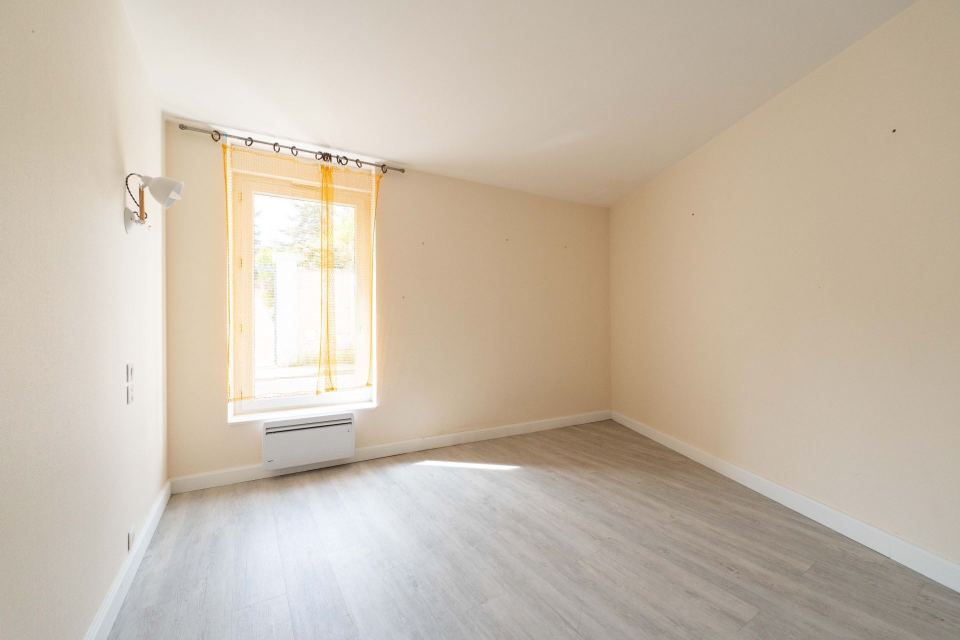 apartment 4 Rooms for sale on SAINTES (17100)