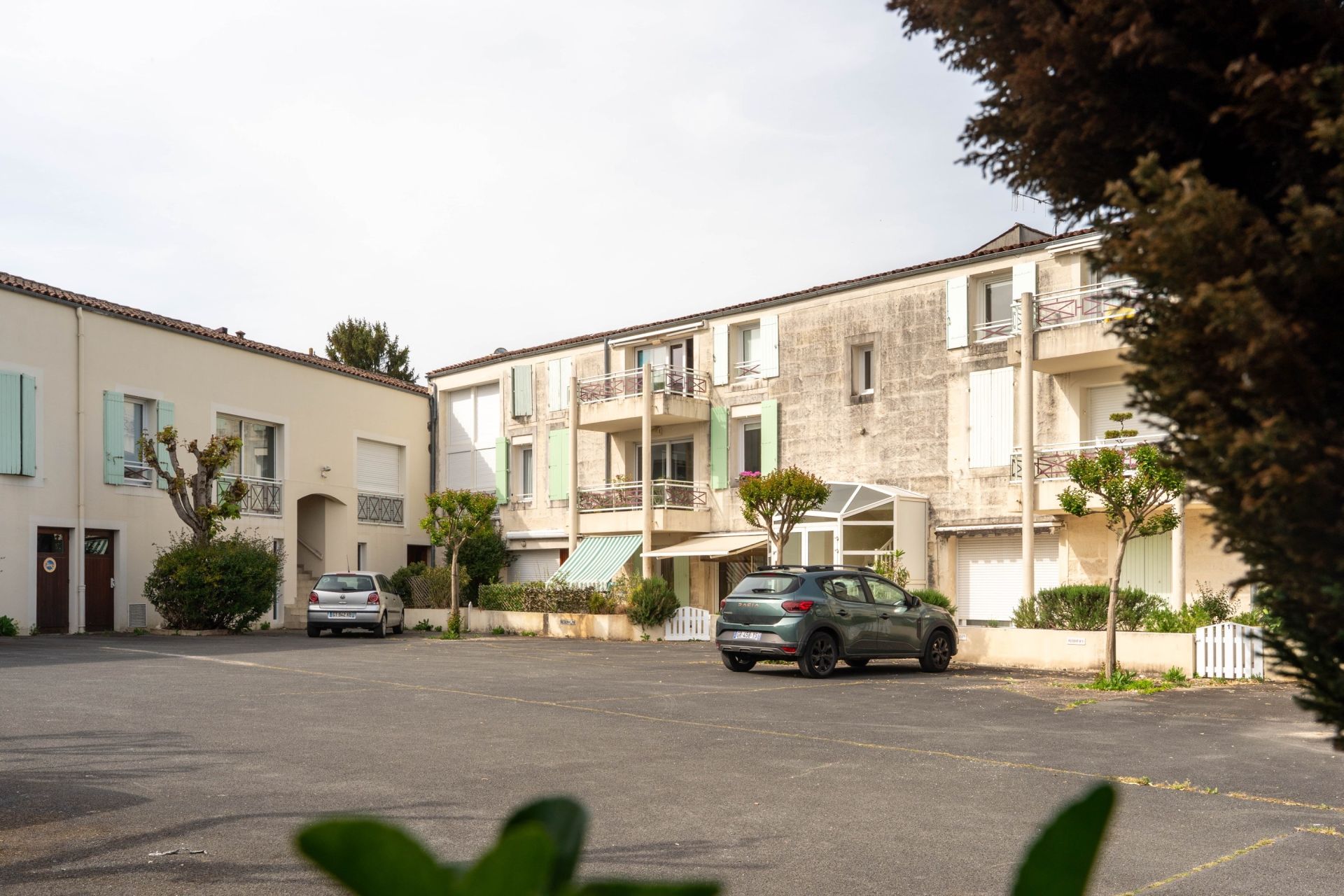 apartment 4 Rooms for sale on SAINTES (17100)