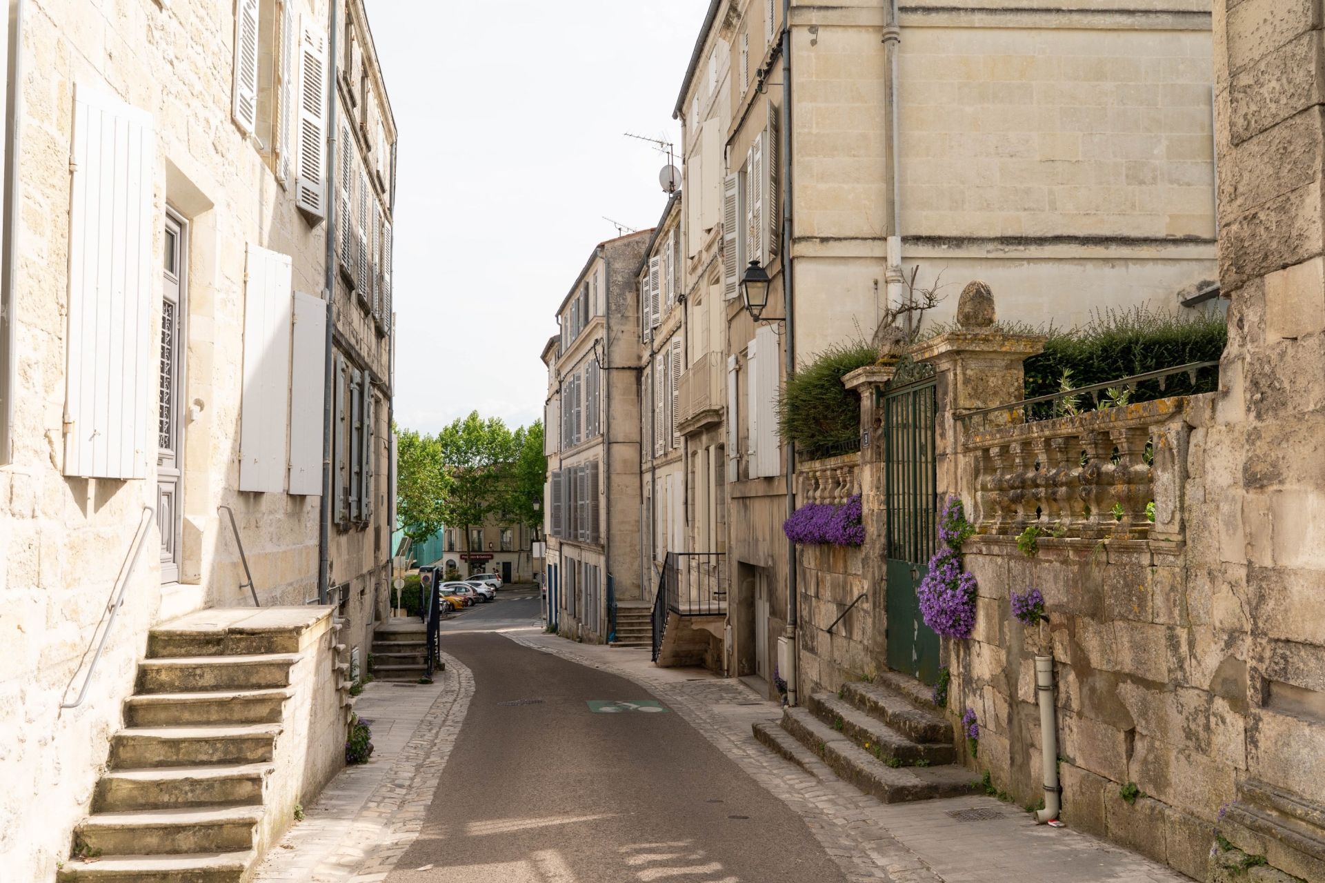 apartment 4 Rooms for sale on SAINTES (17100)