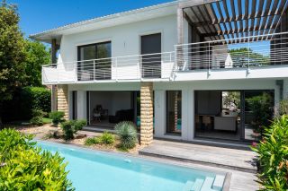 house 6 Rooms for sale on VAUX SUR MER (17640)