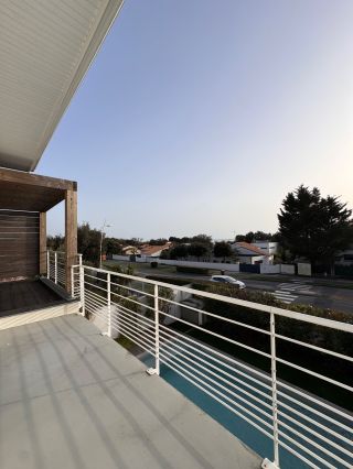 house 6 Rooms for sale on VAUX SUR MER (17640)