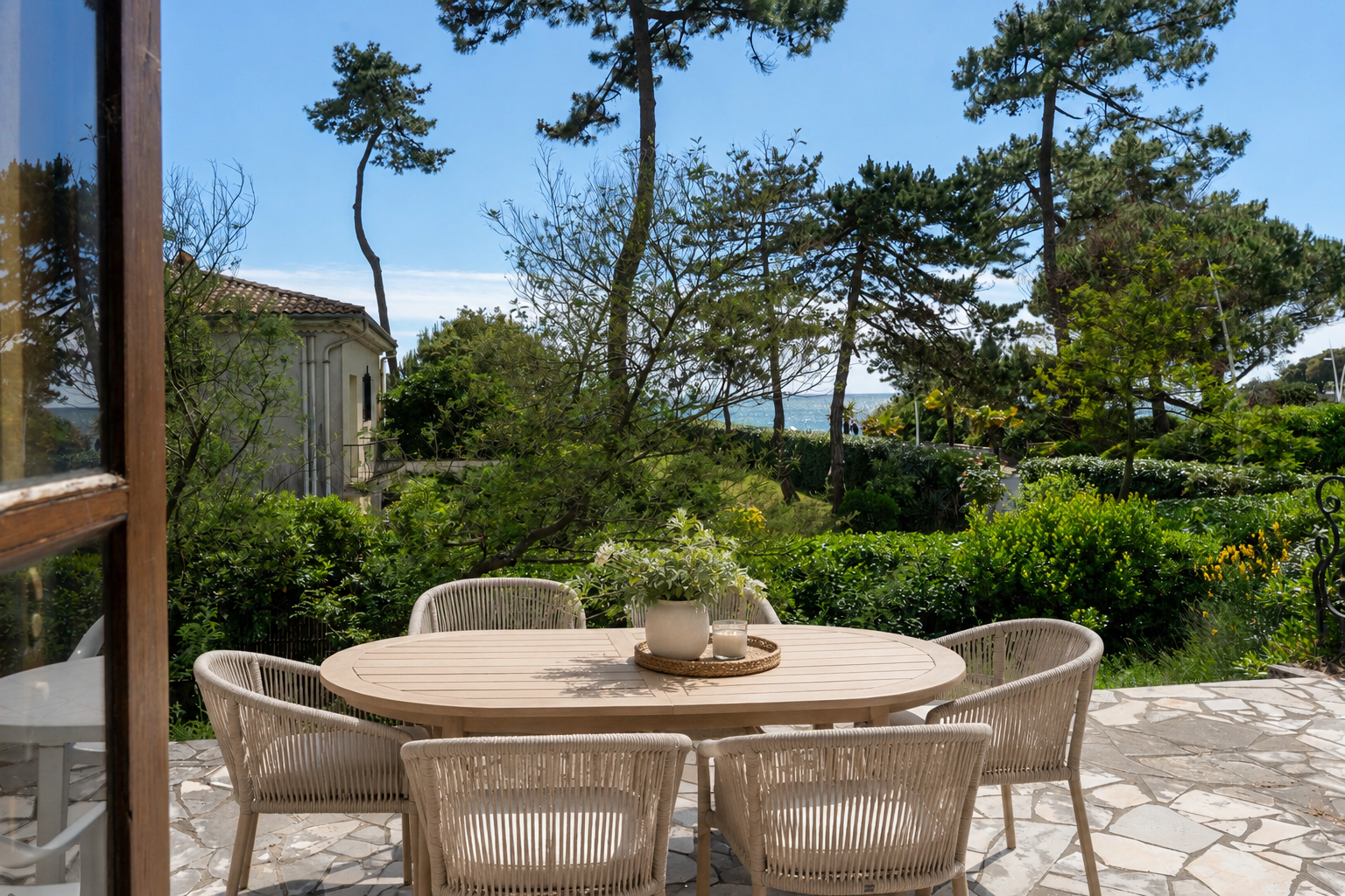 house 6 Rooms for sale on VAUX SUR MER (17640)