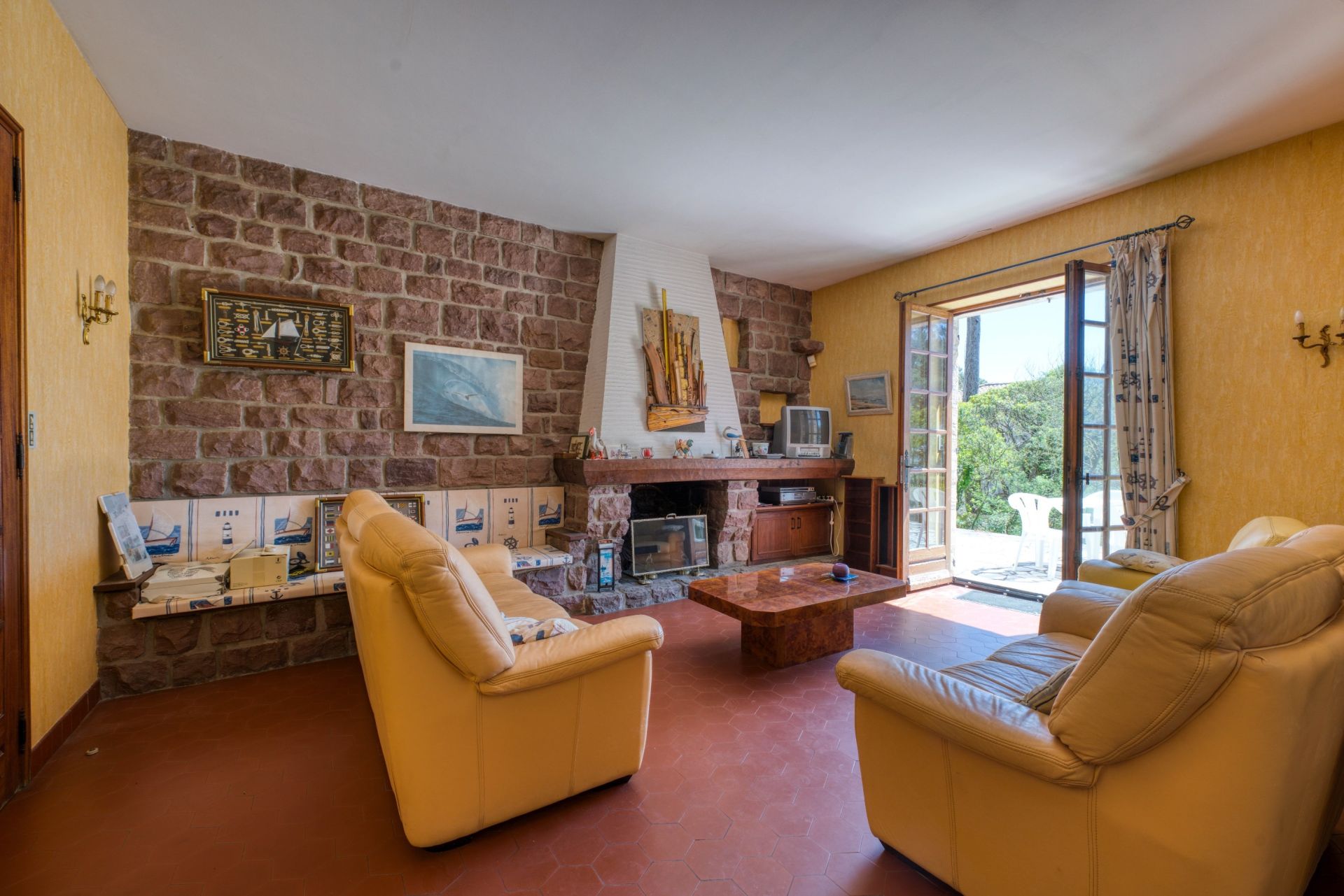 house 6 Rooms for sale on VAUX SUR MER (17640)