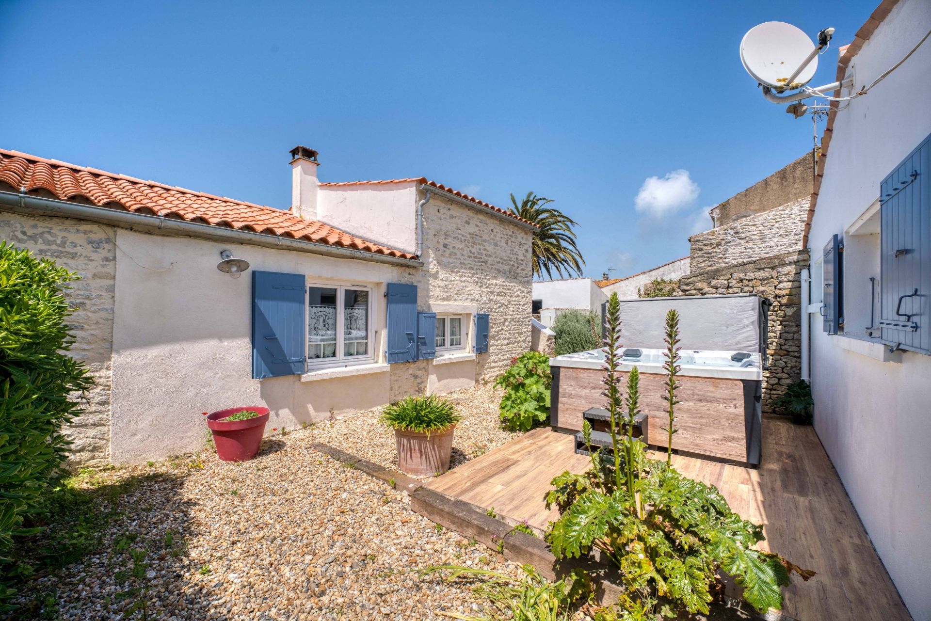 house 6 Rooms for sale on ST DENIS D OLERON (17650)