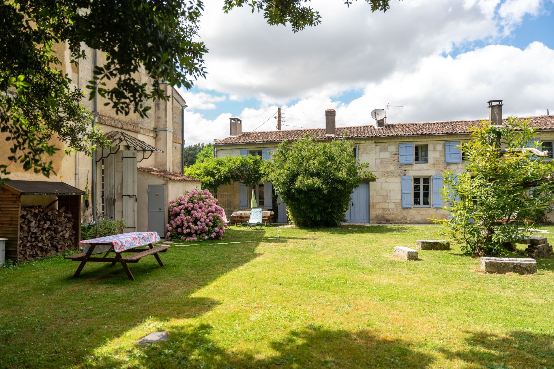 house 14 Rooms for sale on PESSINES (17810)