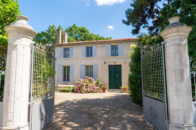 maison 14 Pièces en vente sur PESSINES (17810)