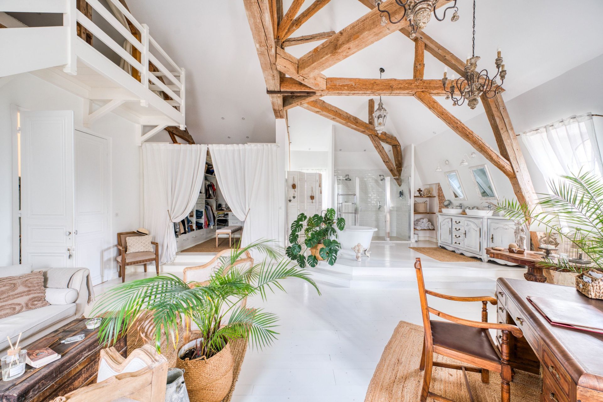 château 23 Pièces en vente sur ST JULIEN DE L ESCAP (17400)