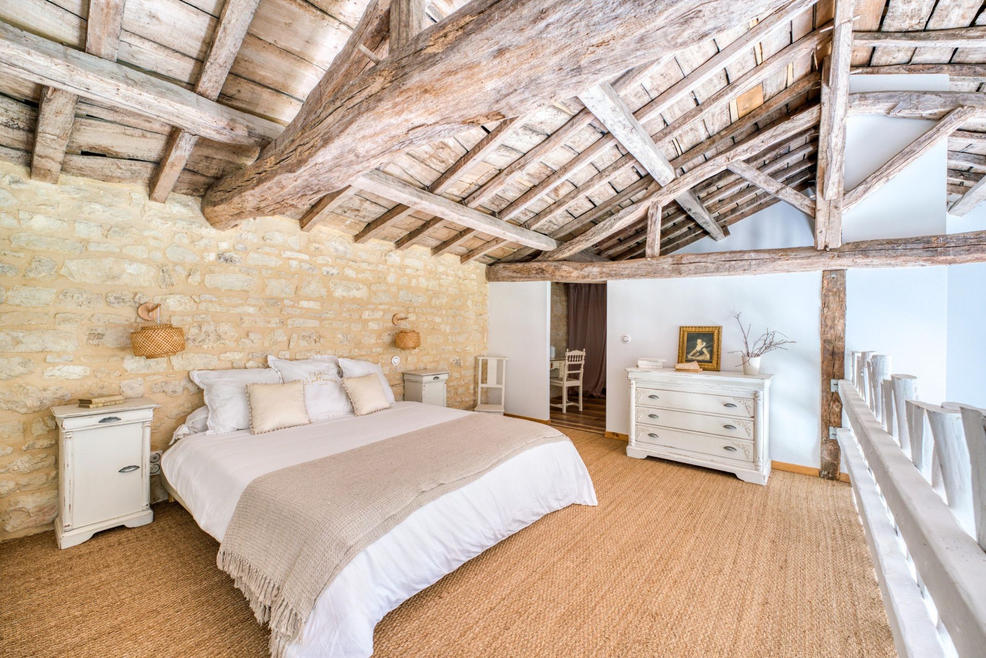 château 23 Pièces en vente sur ST JULIEN DE L ESCAP (17400)